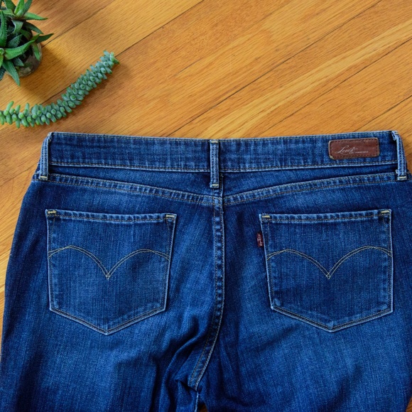 NWOT Levi's Bold Curve Jeans - Picture 3 of 3